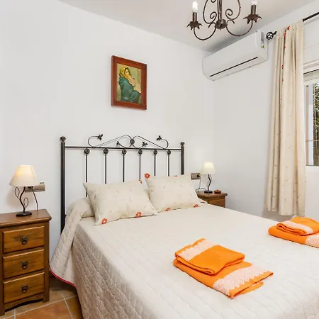 Ana Y Garcia Villa *